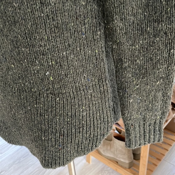 Cynthia Rowey• Green sweater - Picture 3 of 7